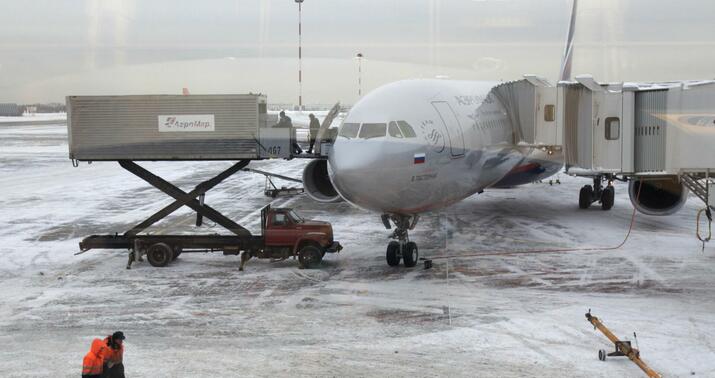 Moskva aeroportlarında güclü qar:
