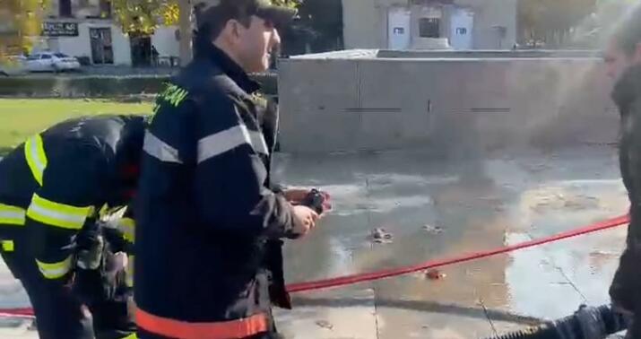 Bakıda yeraltı piyada keçidinə dolan su boşaldıldı -