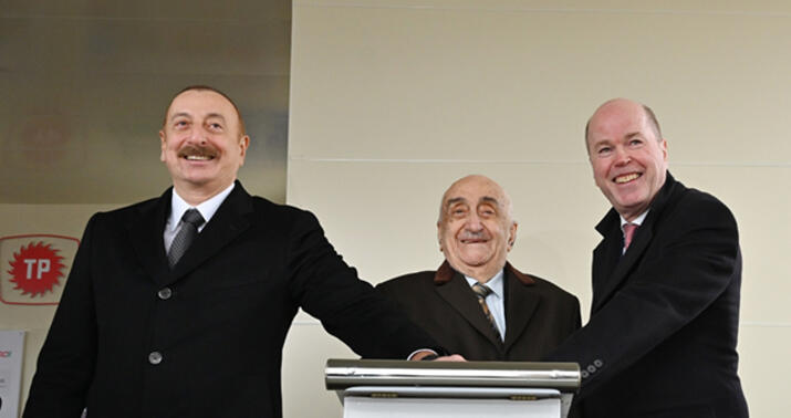 İlham Əliyev dayaq blokunun dənizə yola salınması mərasimində -