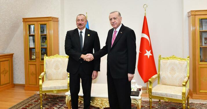 Prezidentlərin Birinci Üçtərəfli Zirvə Görüşü başladı