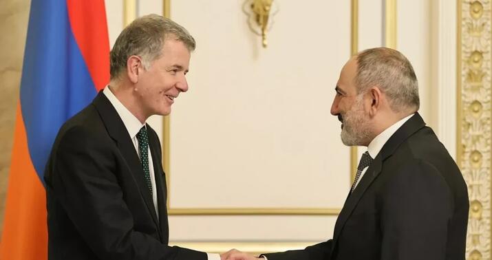 Paşinyan Britaniya kəşfiyyatının rəhbəri ilə görüşdü
