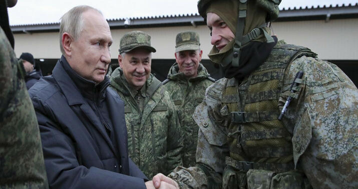 Putin cəbhə bölgəsində -