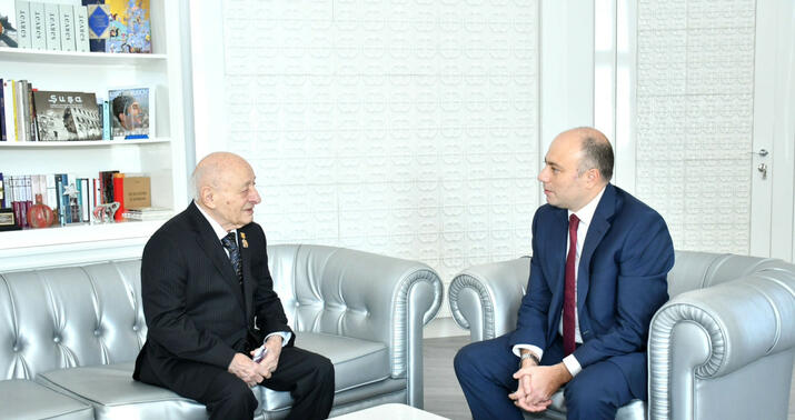 Mədəniyyət naziri Ömər Eldarovu təltif etdi