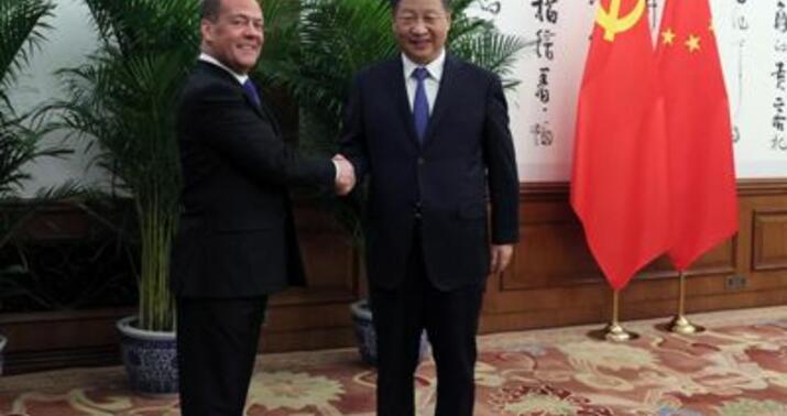 Dmitri Medvedyev Çinə dəvət edildi