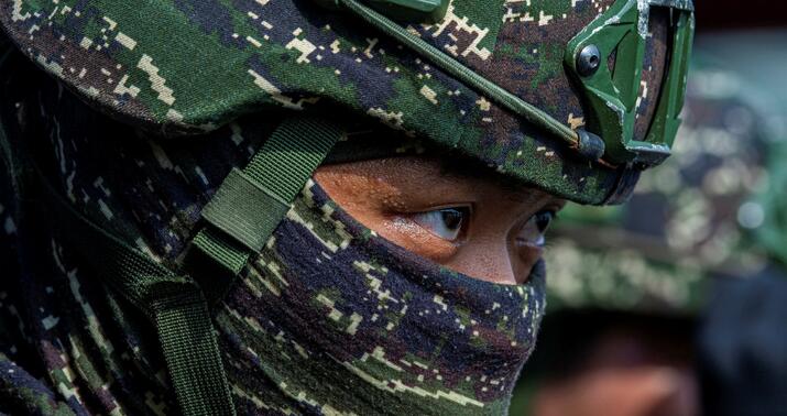 Gərgin müzakirə: Üzünə qarşı hədələdi –