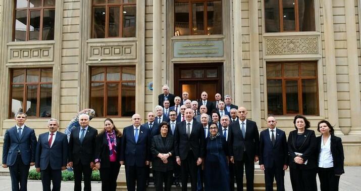 Prezident Qərbi Azərbaycan İcmasının inzibati binasında -