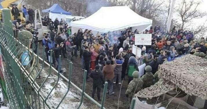 15-ci gün: Aksiya iştirakçıları Dövlət Himnini səsləndirdi