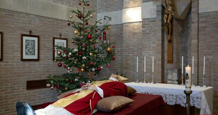 Papa XVI Benediktlə vida mərasimi keçirilir-