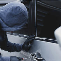 Narkotikin təsiri altında avtomobil qaçıraraq Balakənə getmək istəyən şəxs saxlanıldı