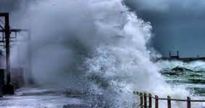 Neft Daşlarında dalğanın hündürlüyü 3 metr olub -