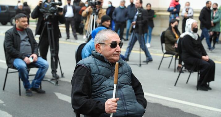 Gözdən əlillərə verilən təqaüd artırıldı