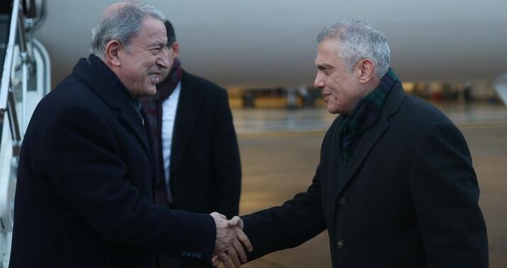 Türkiyənin müdafiə naziri Britaniyada səfərdədir