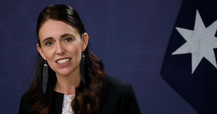 Yeni Zelandiyanın Baş naziri istefa verdi