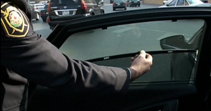 Avtomobillərin şüşələrinə plyonkaların çəkilməsi qaydası təsdiqləndi