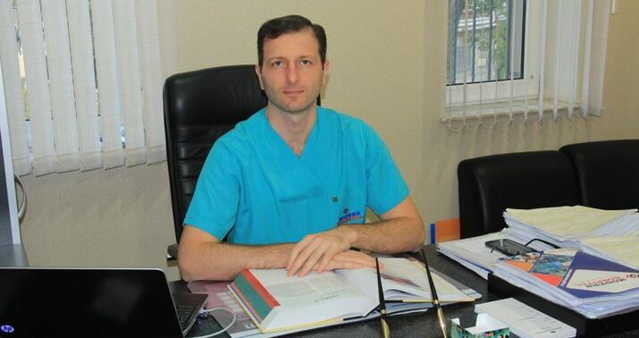 Mədəkiçiltmə əməliyyatı: Tanınmış cərrah çox danışılan iddianı yalanladı