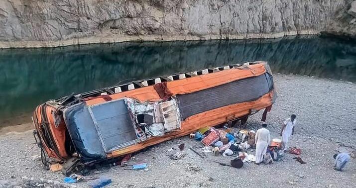 Pakistanda avtobus qəzaya uğradı -