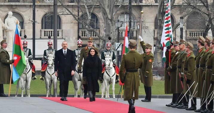 Budapeştdə İlham Əliyevin rəsmi qarşılanma mərasimi oldu