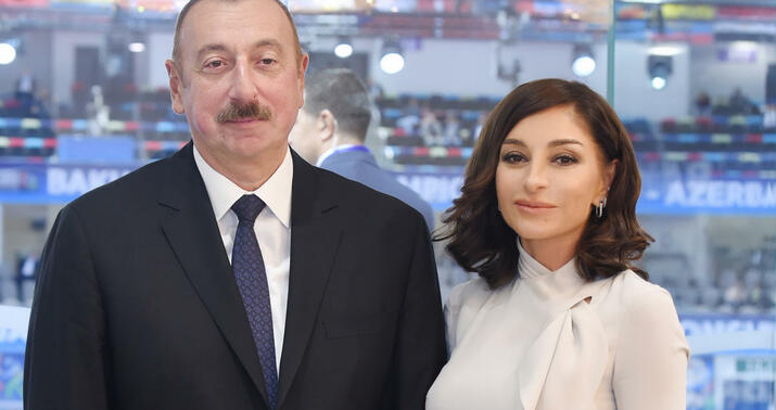 İlham Əliyev və xanımı oftalmoloqlarla söhbət etdi