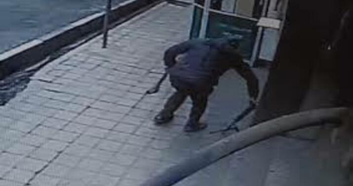 Səfirliyə hücum: Terrorçuya silah veriblər ki... -
