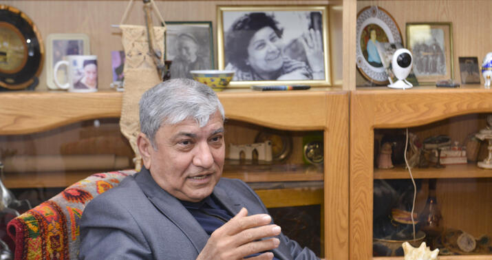 Makinasına "sevgilim" deyən məşhur xanım yazıçının evindən -