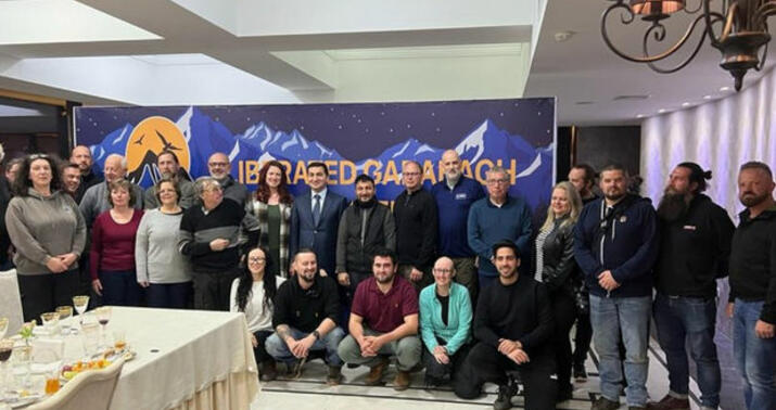 Hikmət Hacıyev Qarabağa səfər edən ziyarətçilərlə görüşdü