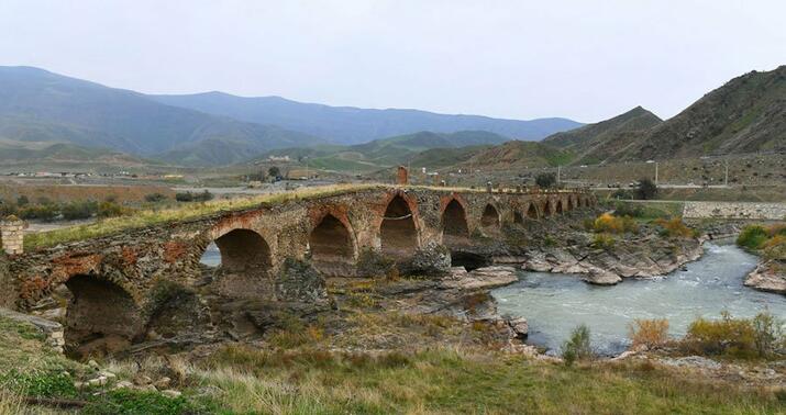 Beynəlxalq səyyahlar Xudafərin körpüsünü ziyarət etdi