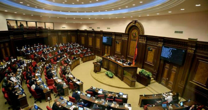 Parlamentində qapalı müzakirə: