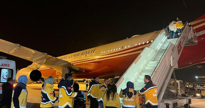 Ərdoğanın təyyarəsi zəlzələ yaralılarını daşımağa qoşuldu