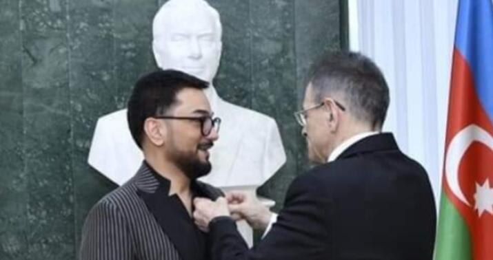 Mədət Quliyev Faiq Ağayevi təltif etdi-