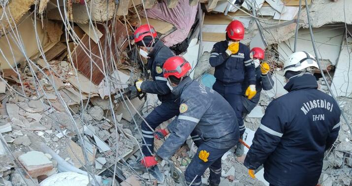 Xilasedicilərimiz 53 nəfəri dağıntılar altından sağ çıxardı –