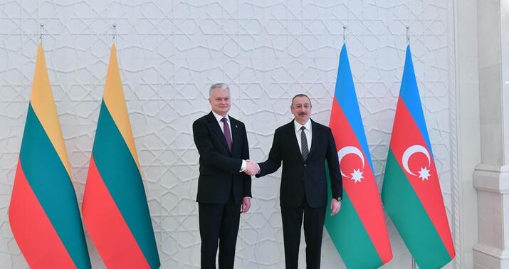 İlham Əliyev litvalı həmkarını təbrik etdi