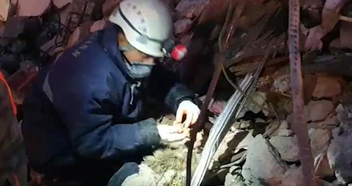 FHN-çilər tapdıqları qızılları türk polisinə təhvil verdi -