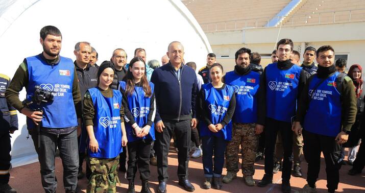 Çavuşoğlu Azərbaycan könüllüləri ilə görüşdü –