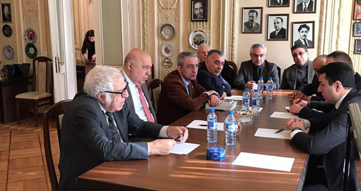 Nazir müavini yazıçılarla görüşdü