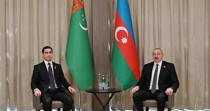 Prezident türkmənistanlı həmkarı ilə görüşdü -
