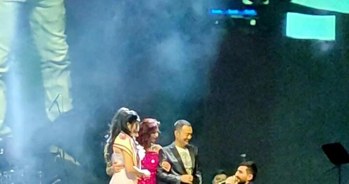 Sərdar Ortaçın Bakı konsertində evlilik təklifi...-