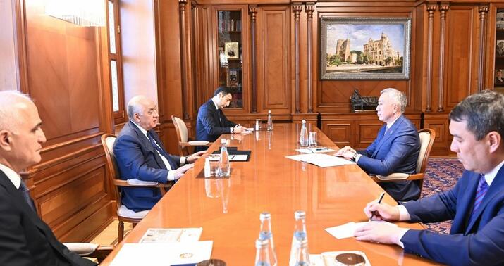 Əli Əsədov Qazaxıstanın Baş nazirinin müavini ilə görüşdü -