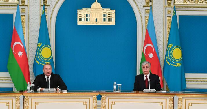 Əliyev və Tokayev mətbuata bəyanatlarla çıxış etdi -