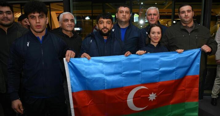 Ağırlıqqaldıranlarımız Bakıda böyük izdihamla qarşılandı -