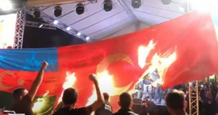 İrəvanda Azərbaycan və Türkiyə bayraqları yandırıldı -