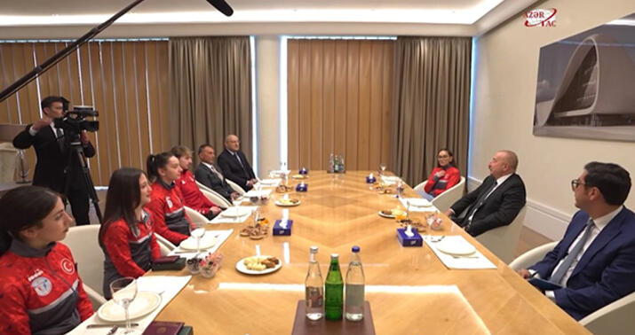 Prezident və xanımı türkiyəli idmançılarla görüşdü -