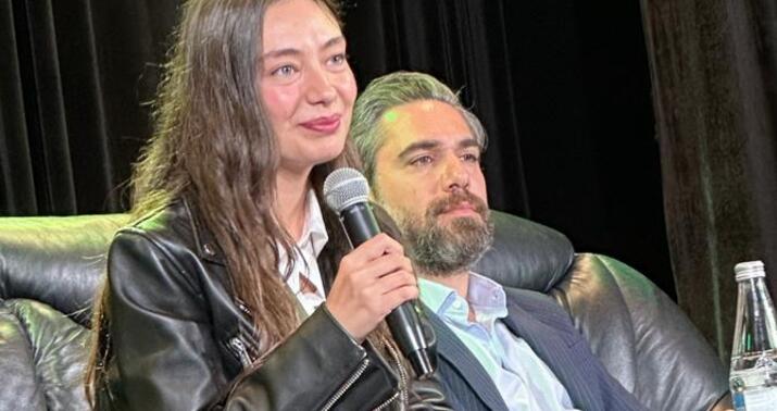 Neslihan və Kadir tələbələrlə görüşdə... -