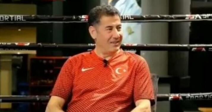 Prezidentliyə namizəd canlı yayımda Azərbaycan mahnısı oxudu -