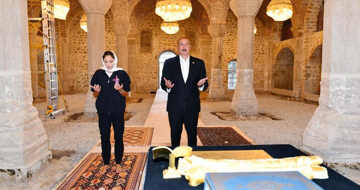 Prezident Yuxarı Gövhər Ağa məscidinin açılışında