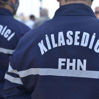 Bağlı qapı arxasında köməksiz vəziyyətdə qalan uşaqlar xilas edildi