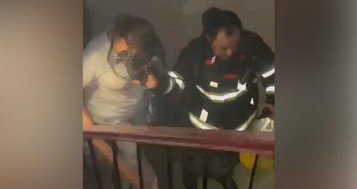 Bakıda yaşayış binasında yanğın oldu: 17 nəfər təxliyə edildi -
