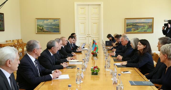 Prezidentlərin geniş tərkibdə görüşü oldu -