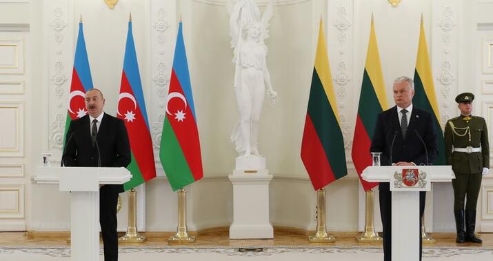Prezidentlər mətbuata bəyanatlarla çıxış etdi -