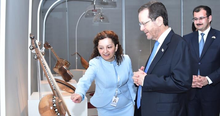 İsrailin Prezidenti və xanımı Heydər Əliyev Mərkəzində -