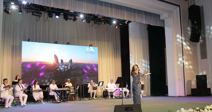 Özbəkistan prezidentindən fəxri ad alan Gülyanaq yenidən...